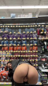 Jaysquirtz – Store flashing and squirting